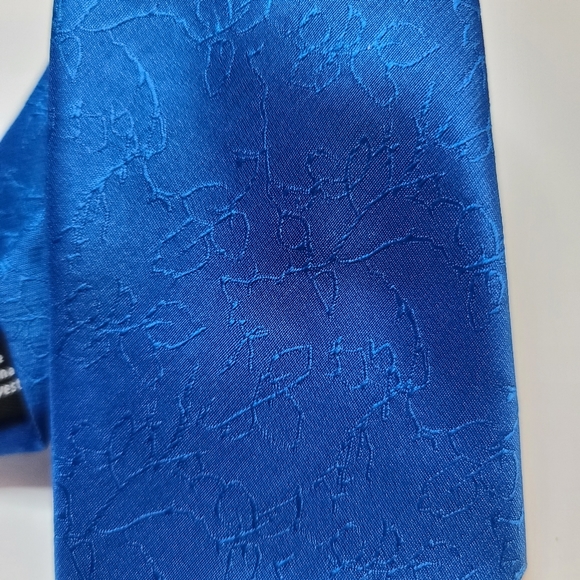 J.Ferrar Blue Tie. New Without Tags. Comes with Tie Clip. - Picture 7 of 7